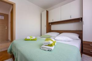 Postel nebo postele na pokoji v ubytování Apartments Rogić