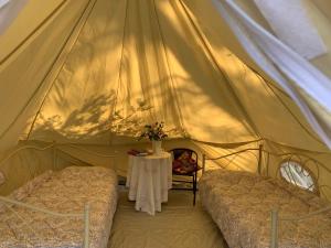 Postel nebo postele na pokoji v ubytování Jahbazaar Camping Jūrmala