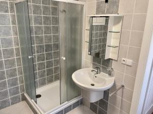Koupelna v ubytování Bezauberndes Gästehaus in Satov