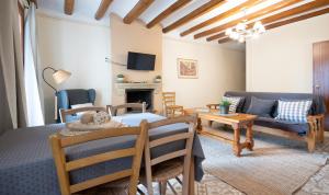 a living room with a couch and a table at Cal Giral I in Cornudella