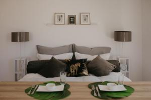 a living room with a couch and a table at Akro Studio apartman in Tuzla