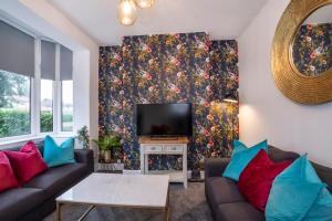 Layerthorpe House with Hot tub & free parking