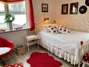 Кровать или кровати в номере Mandy's Inn