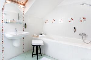 A bathroom at Boutique Hotel Bristol
