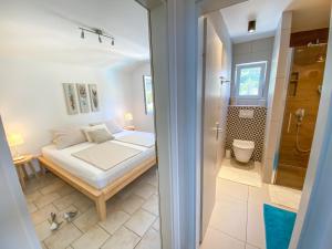 a small bedroom with a bed and a bathroom at Eco Sunshine Apartments Lumbarda in Lumbarda