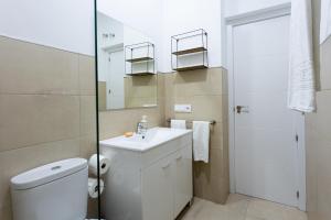 Koupelna v ubytování Apartamentos Homing Puerto Sherry + 29 fotografií