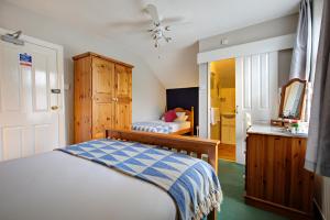 a bedroom with a bed and a bathroom with a sink at Lancaster Townhouse in Lancaster