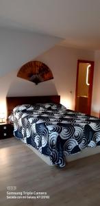 Postel nebo postele na pokoji v ubytování Tomillaron House