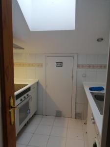 Kuchyň nebo kuchyňský kout v ubytování Tomillaron House