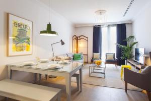 a living room with a table and a dining room at Ola Living Broto in Barcelona