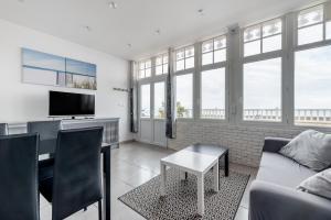 Galeriebild der Unterkunft Appartement en front de mer avec terrasse et vue mer in Arromanches-les-Bains