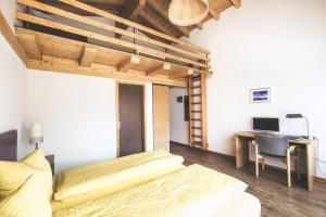 Postel nebo postele na pokoji v ubytování Hotel Alpina
