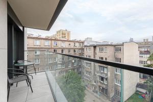 Balkon lub taras w obiekcie Moderna Central Luxury Apartment with Parking in Gdynia by Noclegi Renters