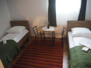 Imagen de la galería de Komfortowy apartament z bezpośrednim wyjściem na ogród, en Kalwaria Zebrzydowska