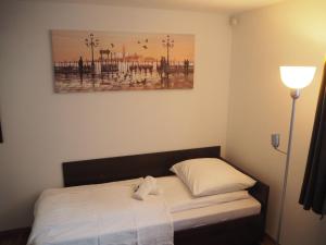 Imagen de la galería de Komfortowy apartament z bezpośrednim wyjściem na ogród, en Kalwaria Zebrzydowska