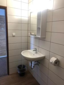 Koupelna v ubytování Motel R10