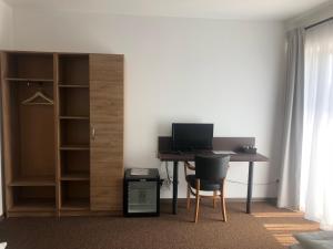 TV a/nebo společenská místnost v ubytování Motel R10