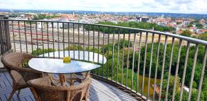 Gallery image of SUITE-XXI City View Hotelturm Augsburg in Augsburg