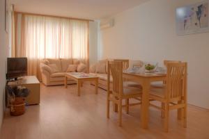 Gallery image of Marina and Panorama Apartments in Sveti Vlas +37 photos