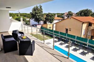 Balkón nebo terasa v ubytování New Villa with Pool