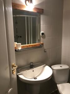 Kúpeľňa v ubytovaní Zaciszny Apartament w Zdroju