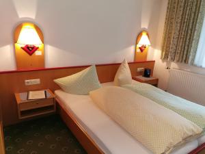 Postel nebo postele na pokoji v ubytování Pension Garni Appartement Ortner