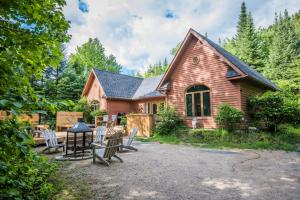 Gallery image of Chalet Chevreuil Zen in Lac-Superieur