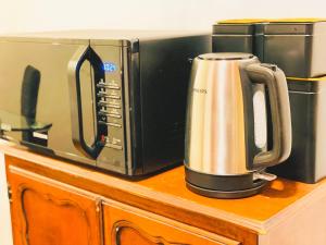Kavos ir arbatos ruošimo rinkinys apgyvendinimo įstaigoje Trevi Fountain Luxury Guest House