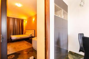 Снимка в галерията на Borgo San Paolo Stylish Apt with Jacuzzi в Торино