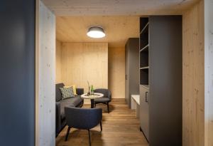 JUFA Hotel Savognin休息區