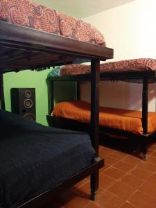 Tempat tidur susun dalam kamar di Patio de Molina a 100m de la Plaza del Folkore