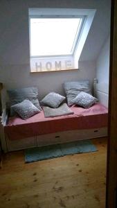 Ένα ή περισσότερα κρεβάτια σε δωμάτιο στο Landhaus im Hunsrück
