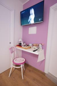 TV a/nebo společenská místnost v ubytování EXCLUSIVE ROOMS Al Vicoletto