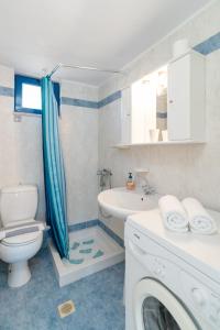 Phòng tắm tại Anthia Apartment Sea View
