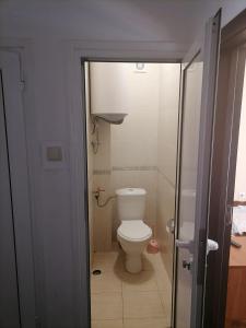 a bathroom with a white toilet in a room at Прекрасен апартамент в Бургас in Burgas