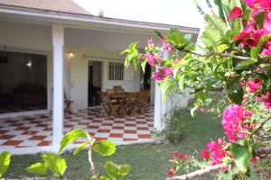 Taman di luar Villas Karukera - Hamak Coco Caraibes +13 gambar