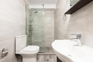 Koupelna v ubytování Diamanti Apartments Downtown Limenas Thasos + 37 fotografií
