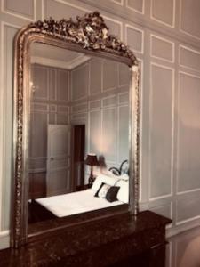 Ett badrum på Chateau Pont Jarno B&B