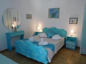 Uma cama ou camas num quarto em Yacht Front Studio - Back Yard - No 7