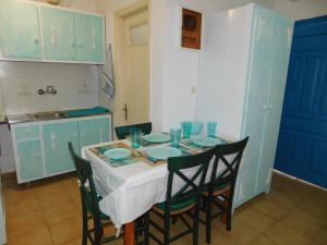 A cozinha ou kitchenette de Yacht Front Studio - Back Yard - No 7