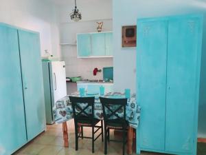 A cozinha ou kitchenette de Yacht Front Studio - Back Yard - No 7