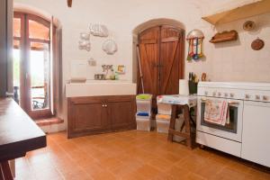 Кухня или мини-кухня в Villa San Marco - Casa esclusiva nel Sinis
 +21 фотография