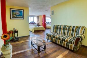 Khu vực ghế ngồi tại Hotel Royalty