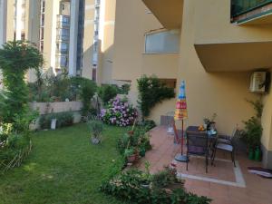 Fotografia z galérie ubytovania Spacious apartment with big garden near beach v Splite