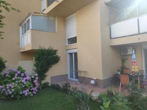 Fotografia z galérie ubytovania Spacious apartment with big garden near beach v Splite
