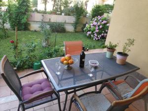 Fotografia z galérie ubytovania Spacious apartment with big garden near beach v Splite