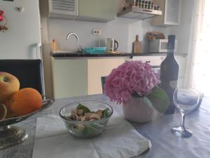 Fotografia z galérie ubytovania Spacious apartment with big garden near beach v Splite