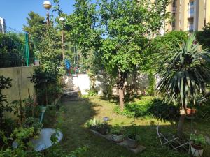 Fotografia z galérie ubytovania Spacious apartment with big garden near beach v Splite