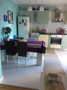 Fotografia z galérie ubytovania Spacious apartment with big garden near beach v Splite