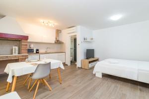 Köök või kööginurk majutusasutuses Apartments Anna Liznjan